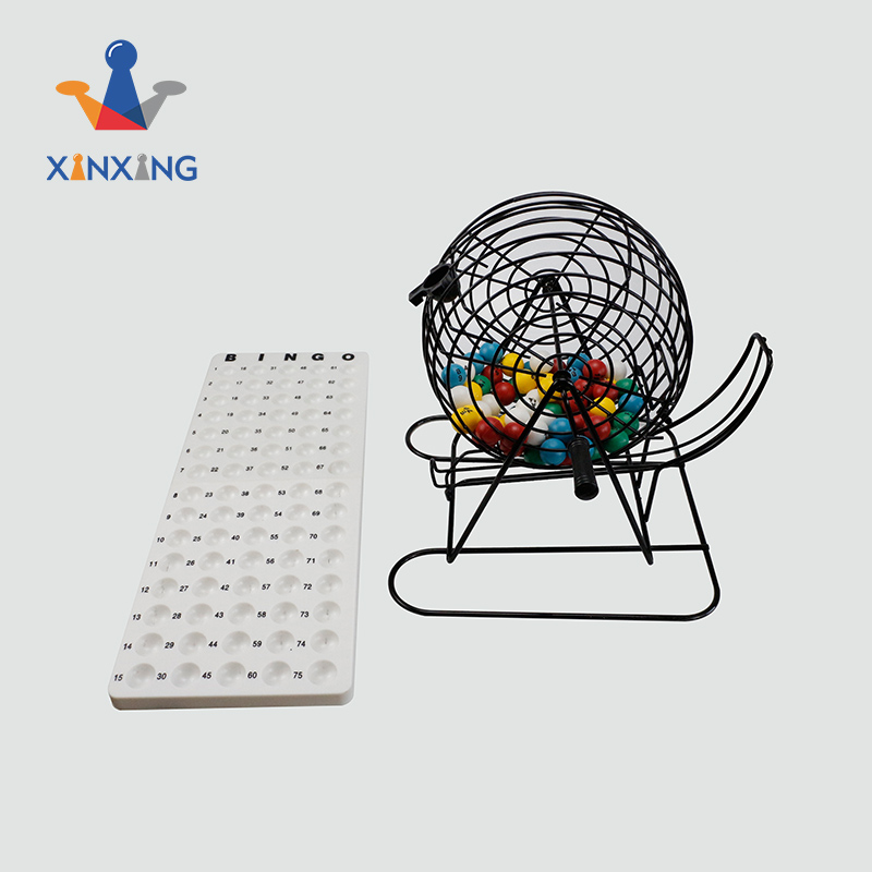 Gambling wooden bingo set for leisure time with bingo pieces and cage